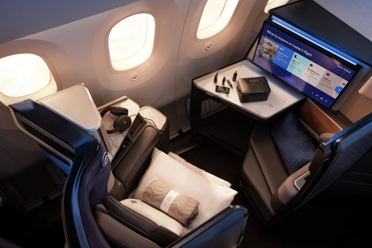 B787- United Polaris Studio Suite